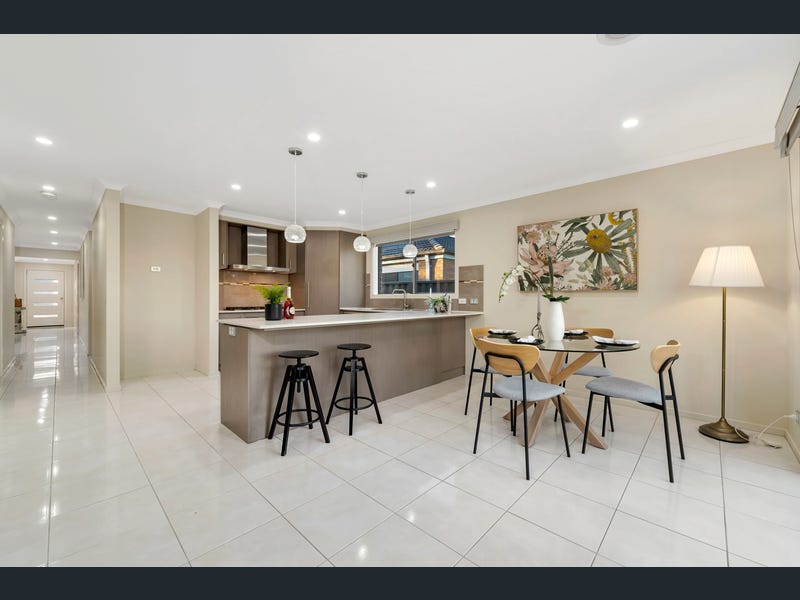 4-Bedroom SIL Home in Cranbourne East — Home image 2