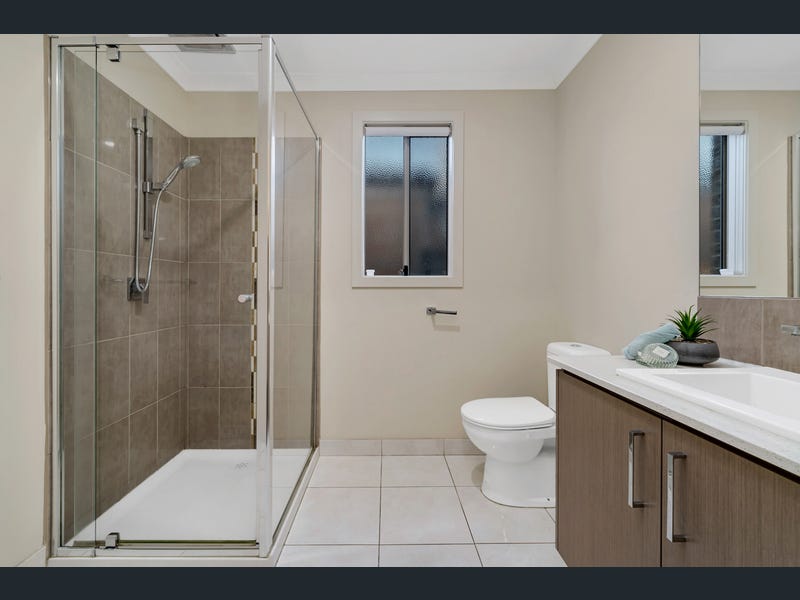 4-Bedroom SIL Home in Cranbourne East — Home image 3