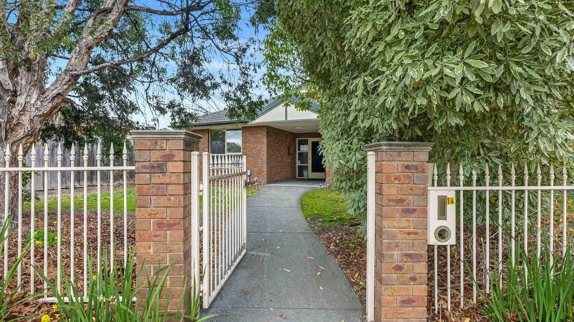 Fully accessible home nestled in peaceful Blackburn North — Home image 2
