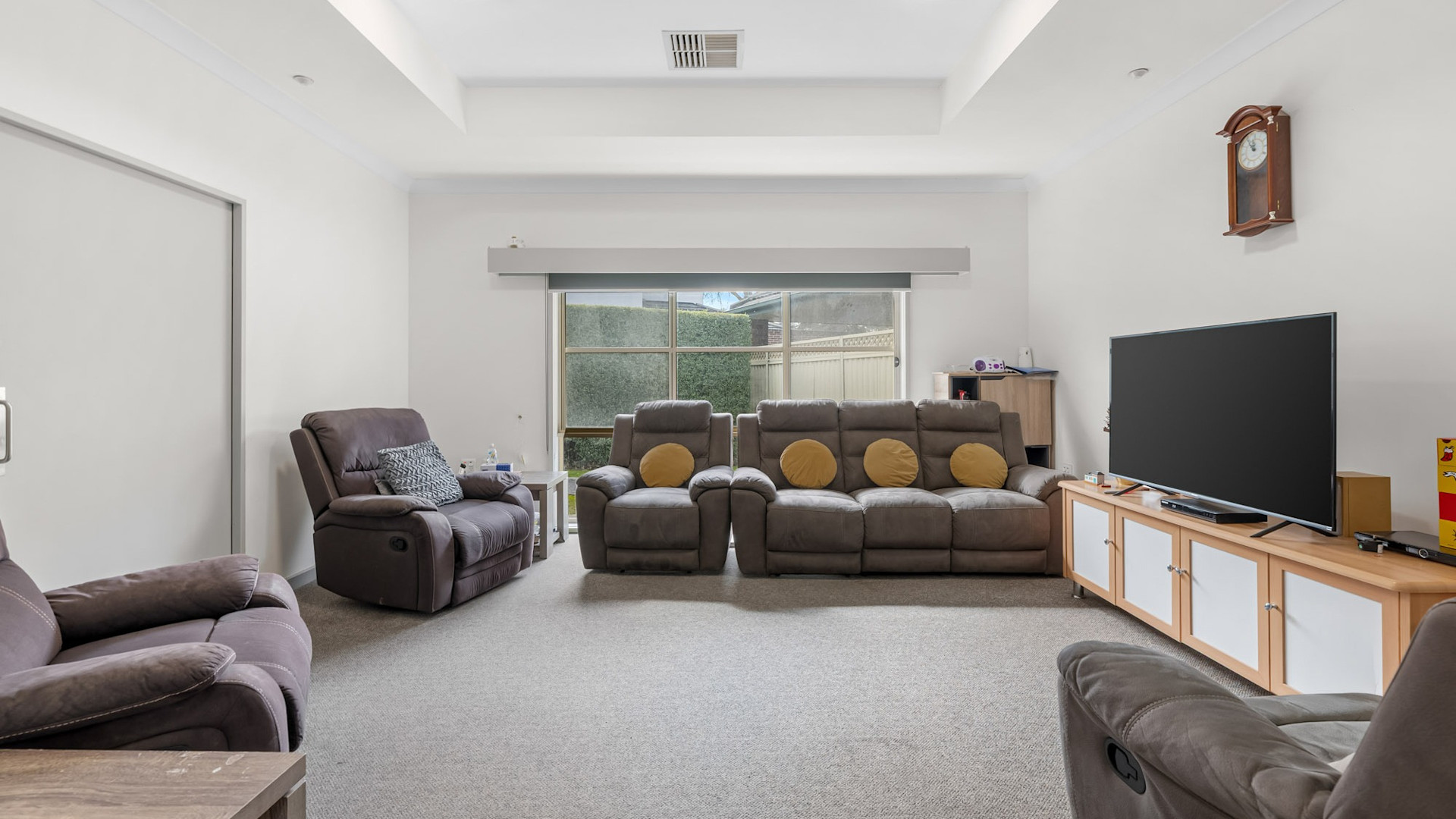 Fully accessible home nestled in peaceful Blackburn North — Home image 3