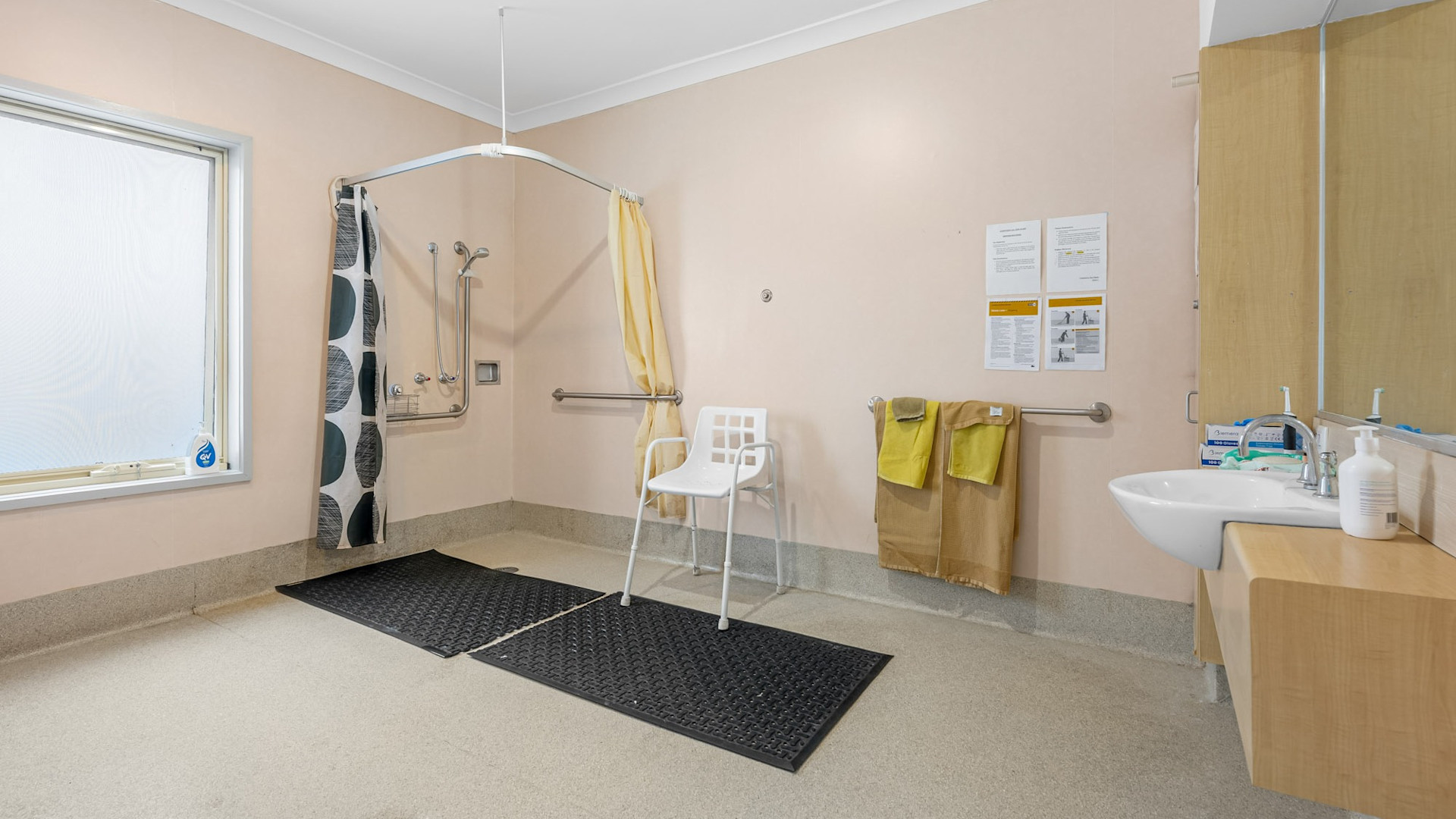 Fully accessible home nestled in peaceful Blackburn North — Home image 9