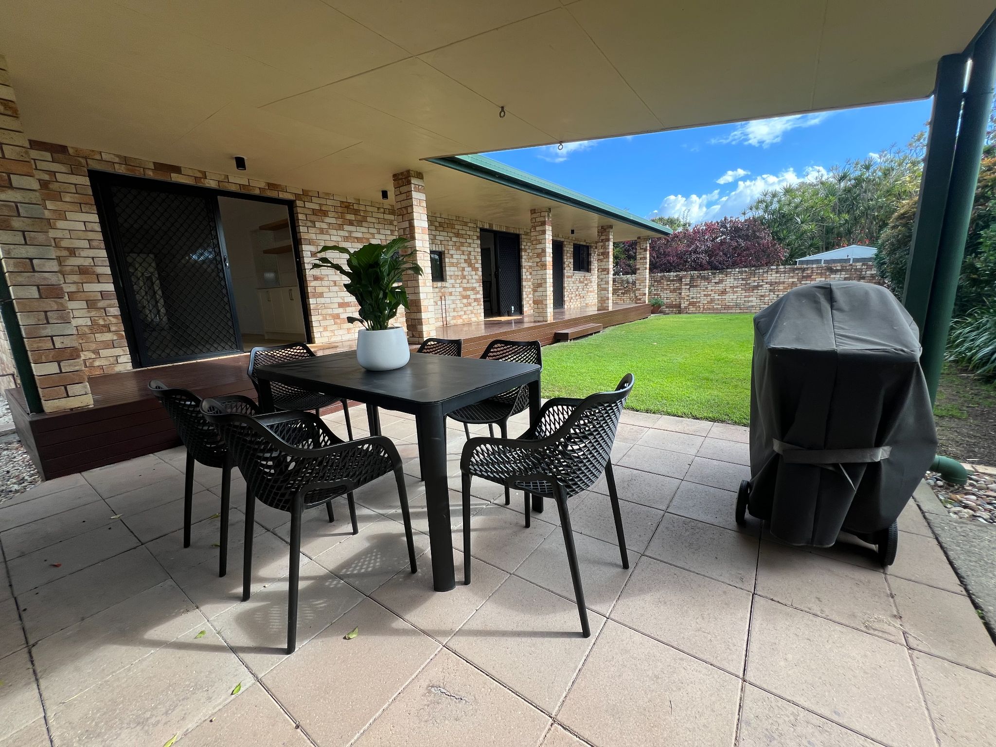 Coastal Stylish Danny Met Sally SIL home in Kingscliff NSW — Home image 6