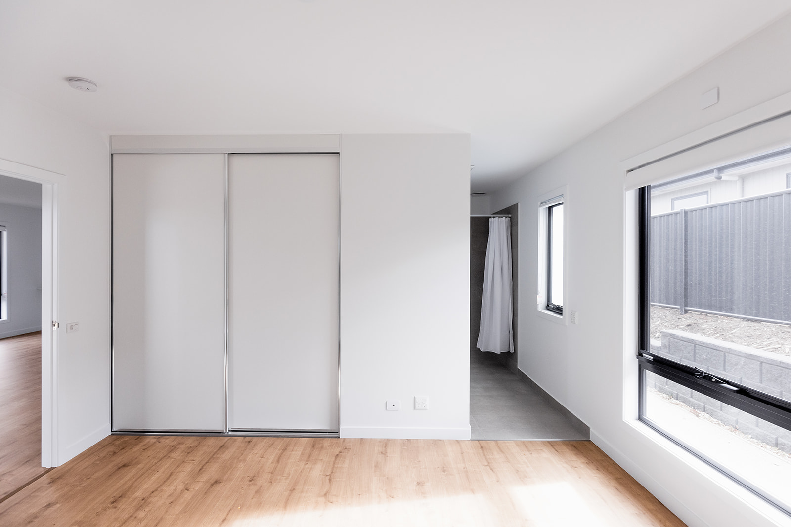 Two Spacious Bedrooms Immediately Available in Midway Point — Home image 2