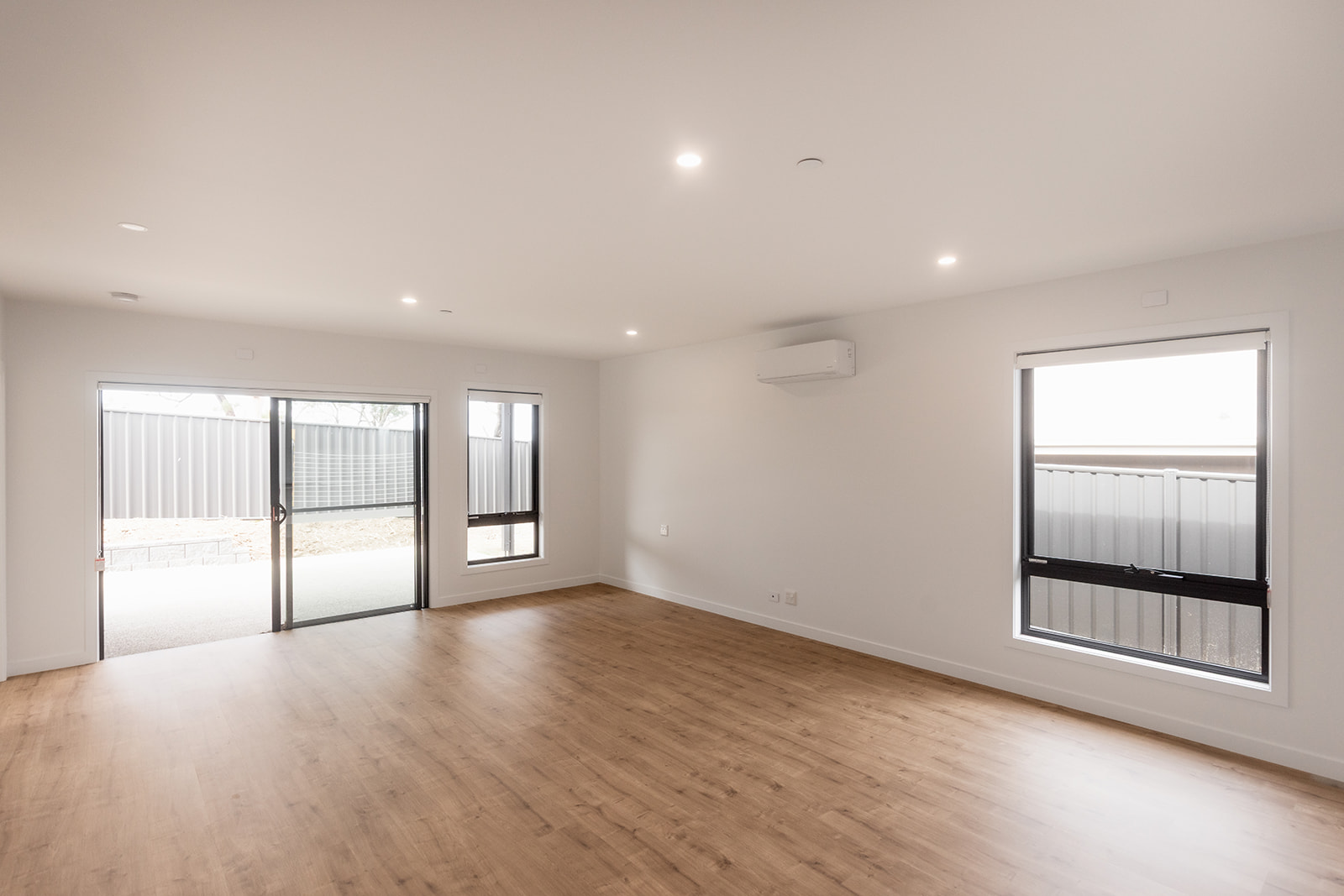 Two Spacious Bedrooms Immediately Available in Midway Point — Home image 7
