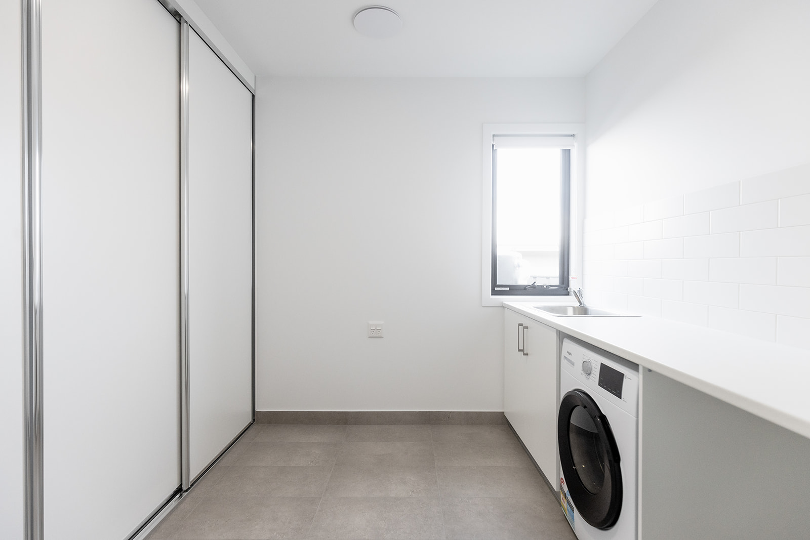 Two Spacious Bedrooms Immediately Available in Midway Point — Home image 8