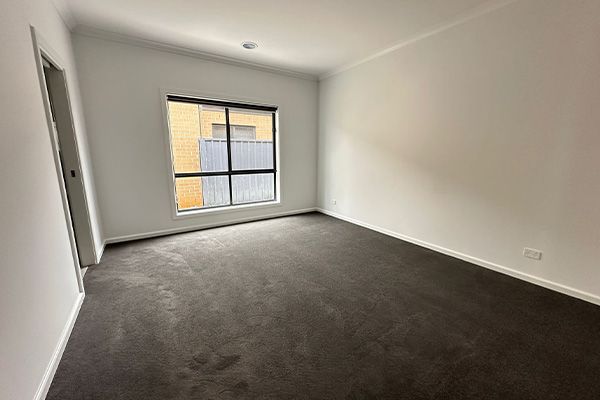 ✨ Modern & Inviting SIL Home, Cranbourne West - Females Only✨ — Home image 5