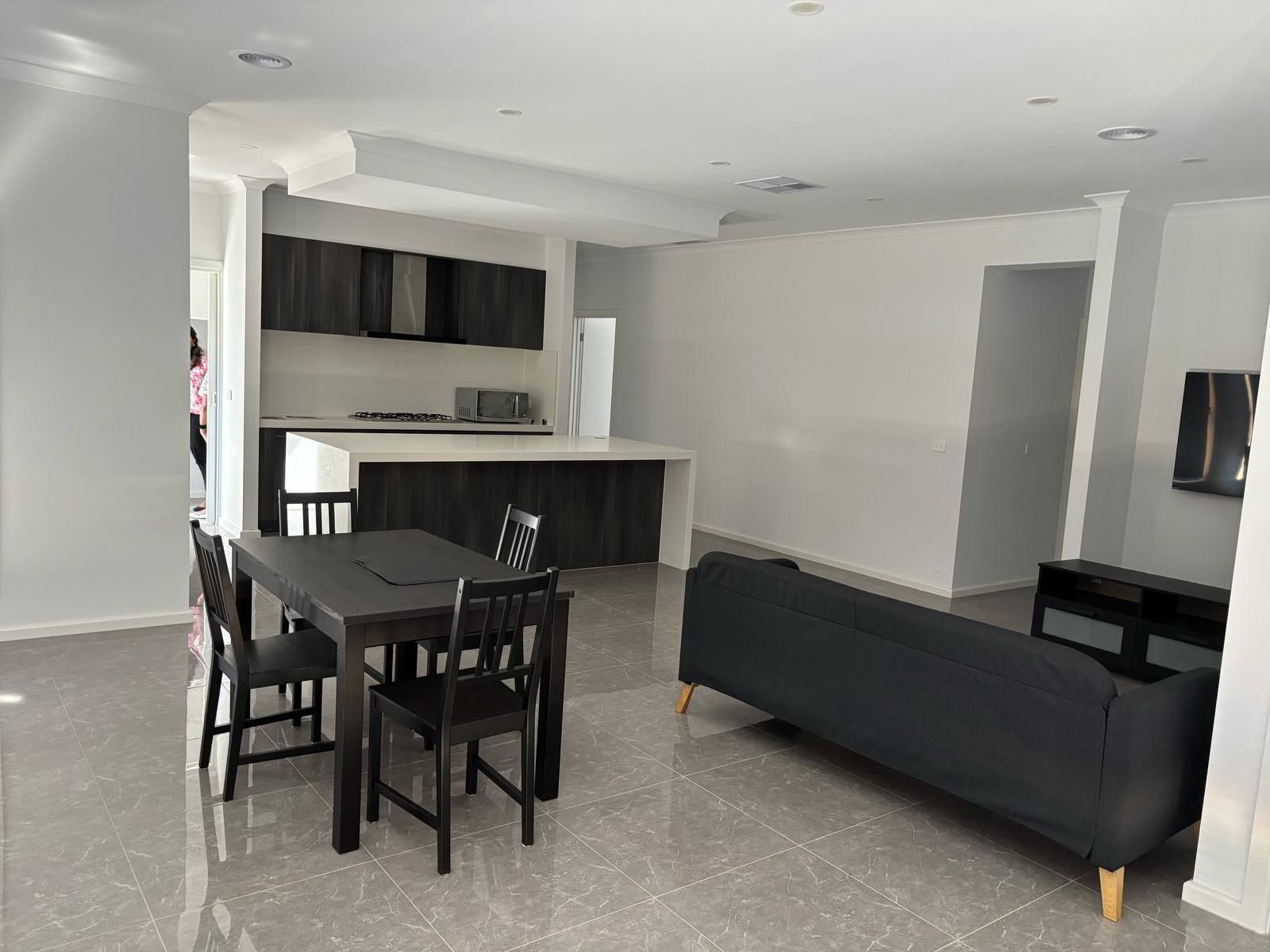 ✨ Modern & Inviting SIL Home, Cranbourne West - Females Only✨ — Home image 6