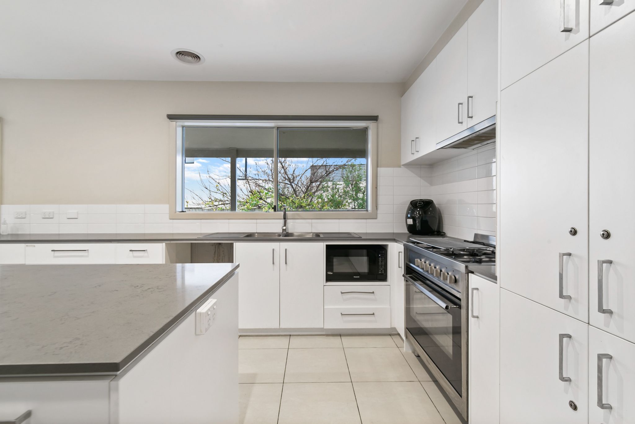 Unique SIL Home in Waurn Ponds — Home image 4