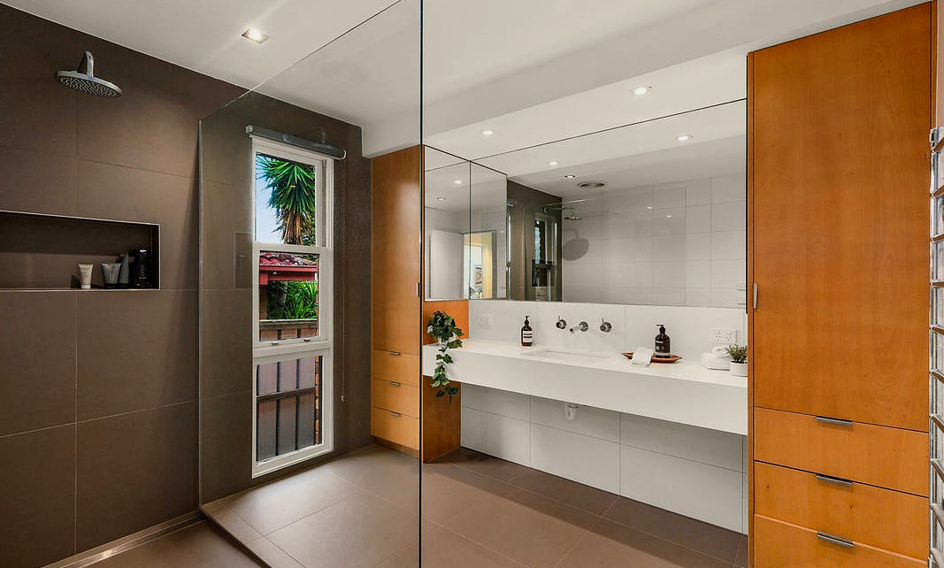 A beautiful, private and modern setting — Home image 2