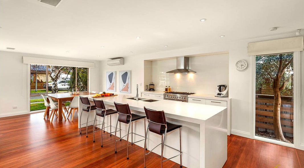 A beautiful, private and modern setting — Home image 4