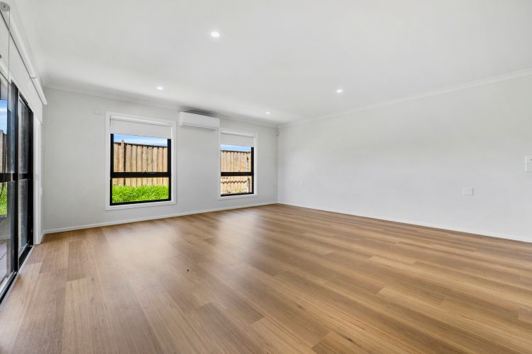 2 Vacant Rooms Available at Frodo Circuit, Clyde North — Home image 3