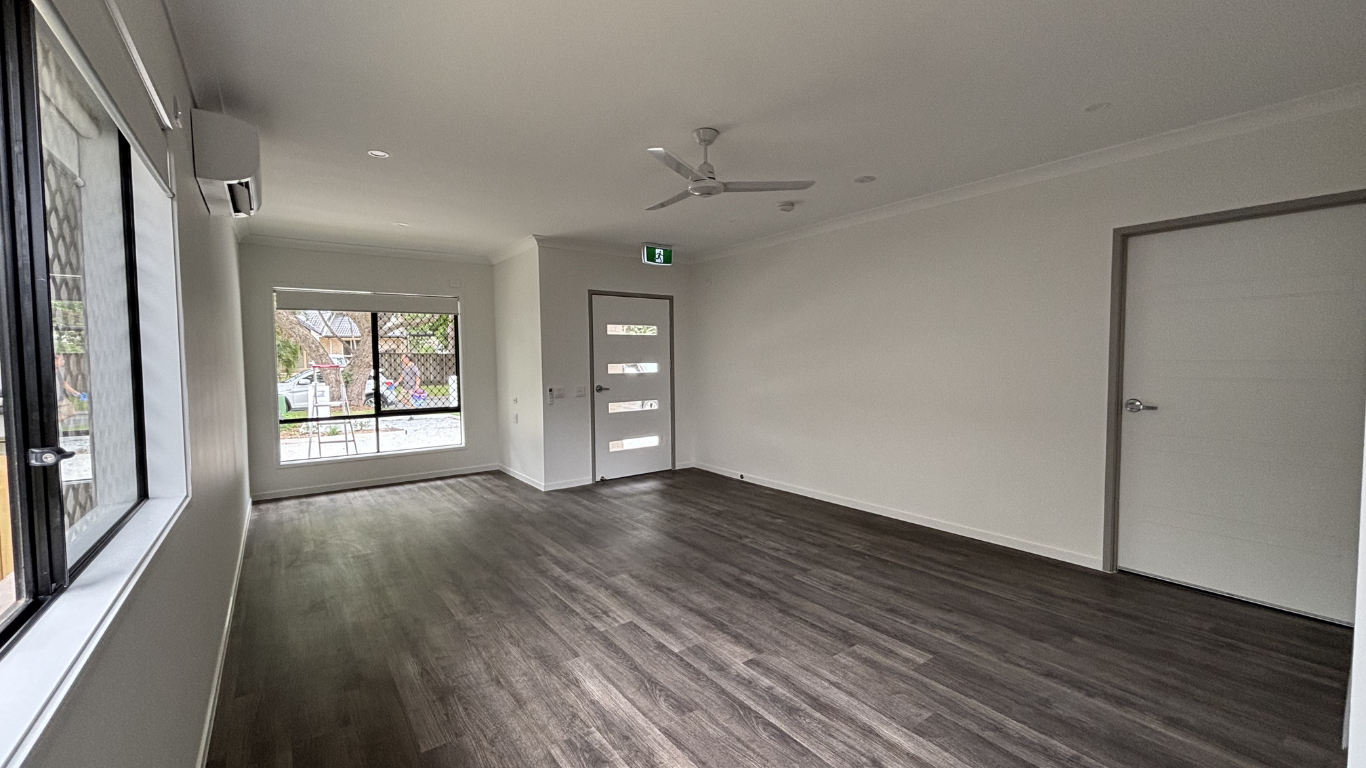 Lakeside Living Meets High Physical Support — Home image 2