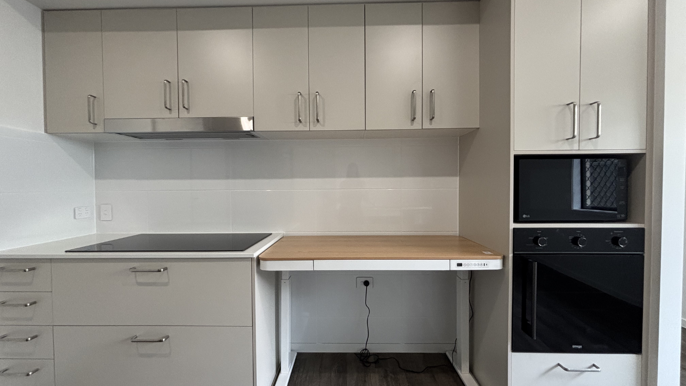 Lakeside Living Meets High Physical Support — Home image 4