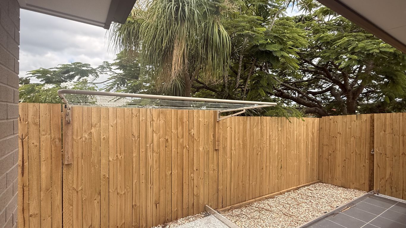 Lakeside Living Meets High Physical Support — Home image 2