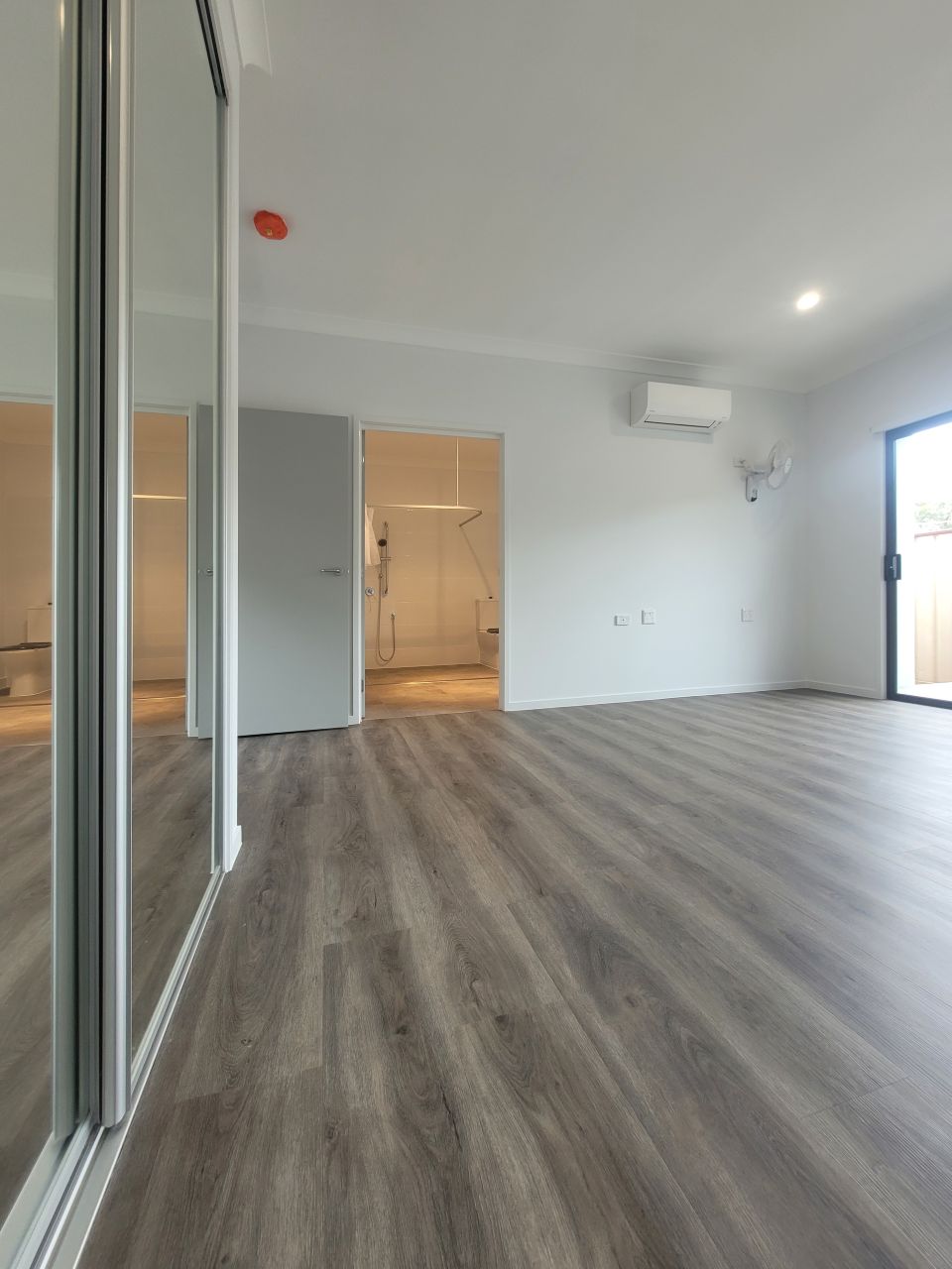 Cleveland 3 Bed w/ private courtyards — Home image 10