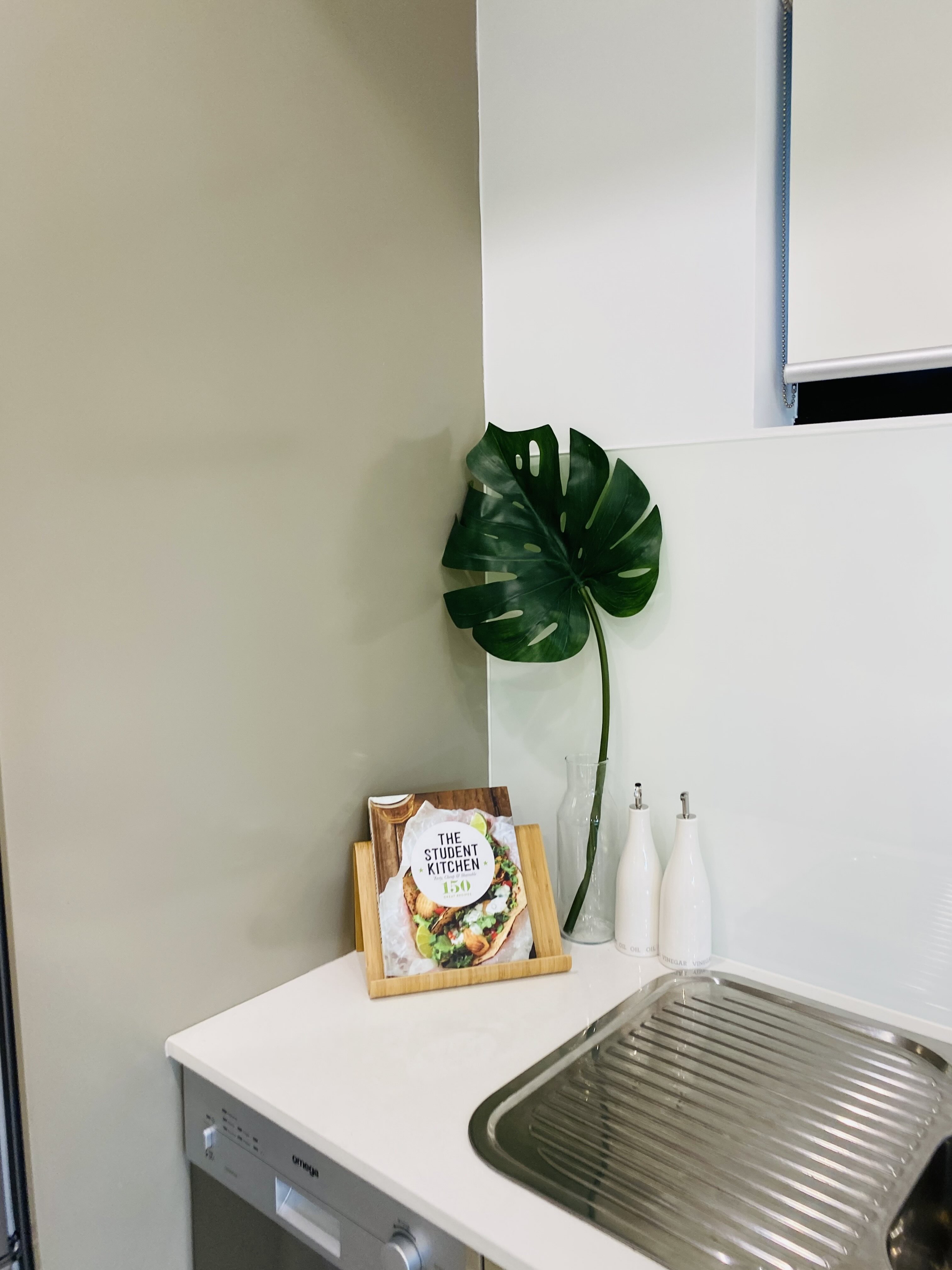 Private and modern 1-bedroom apartment in Ryde — Home image 4