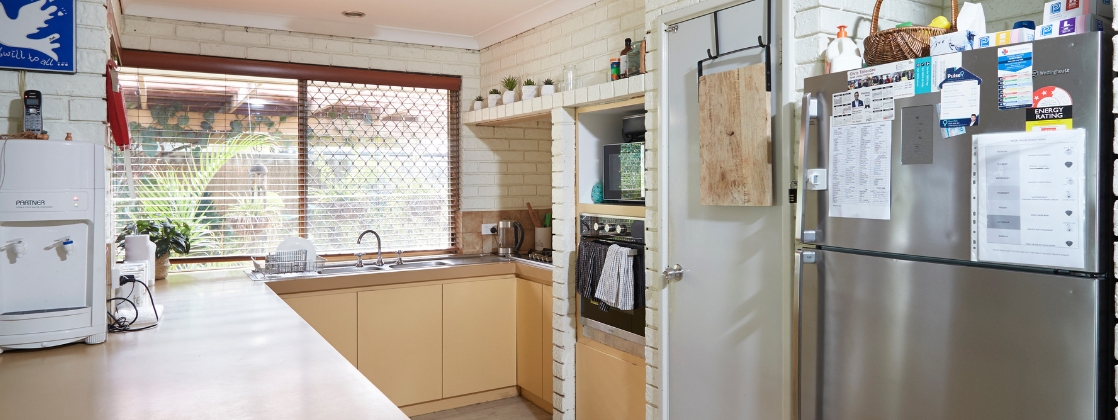 Bright 5-Bedroom Home in Thornlie: Perfect for Independent Living! — Home image 5
