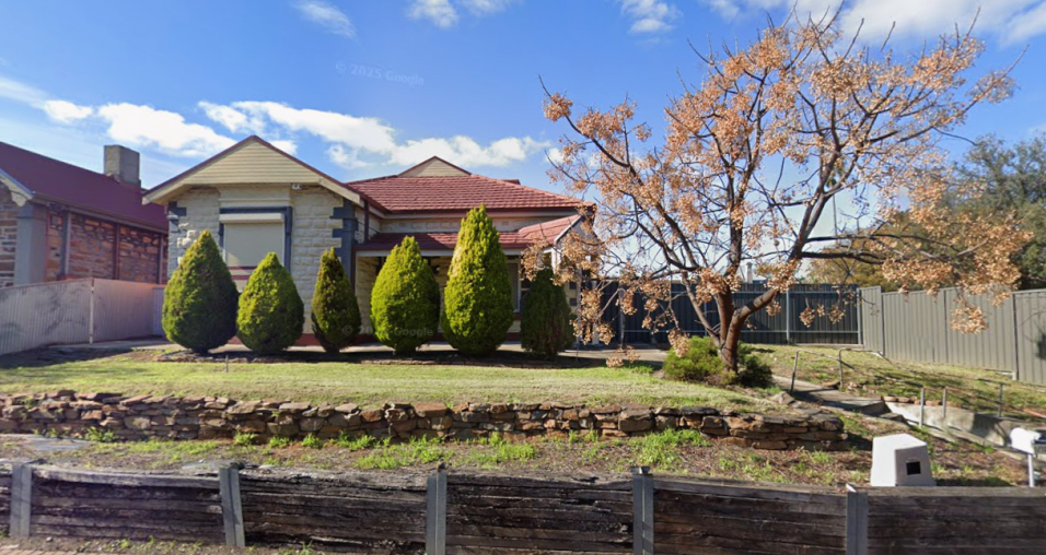 Spacious and conveniently located home in Stepney — Home image 2