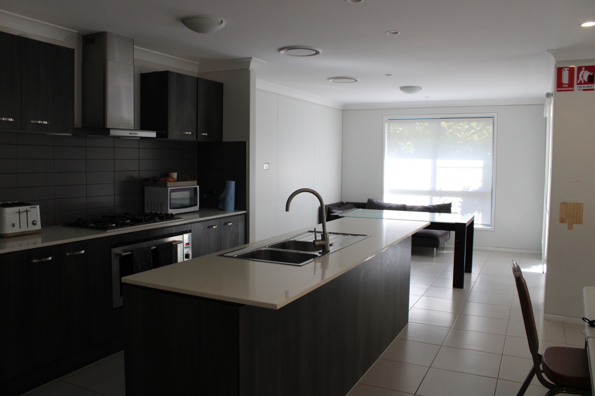 Lowndes Oran Park - STA /MTA Home - 4 Bed 2 Bath — Home image 4