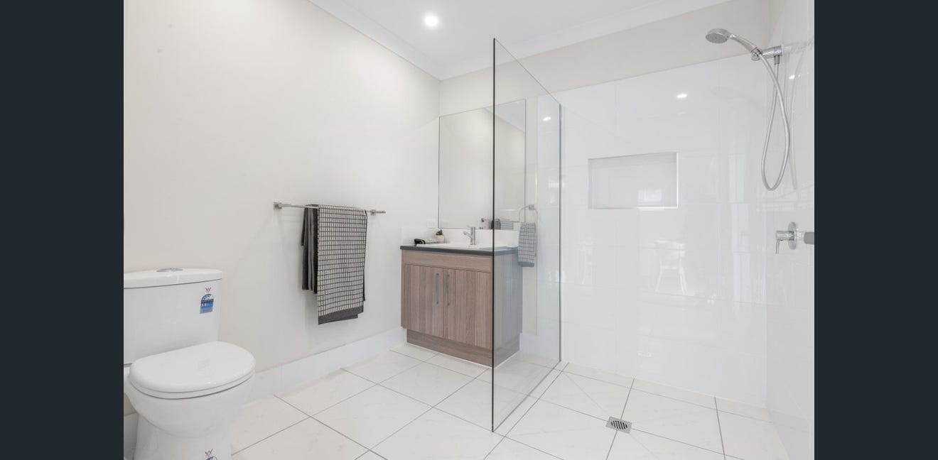 1 Bedroom Independent Suite (Bridgeman Downs, QLD 4035) — Home image 3