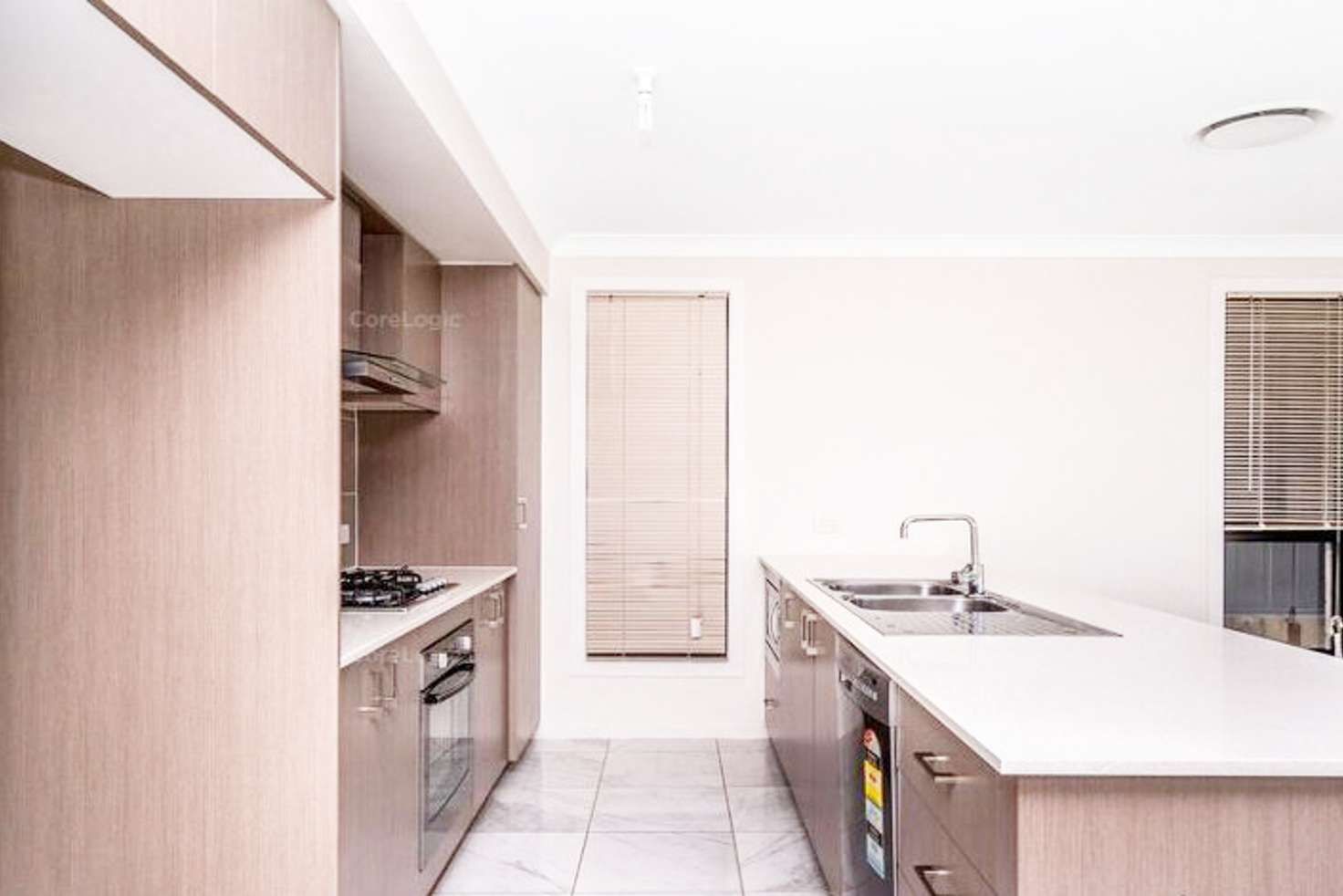 Ekins Oran Park - SIL Home - 4 Bed 2 Bath — Home image 2
