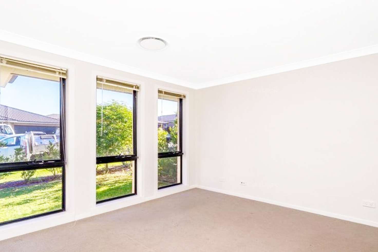 Ekins Oran Park - SIL Home - 4 Bed 2 Bath — Home image 5