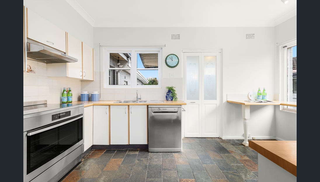 Collaroy Plateau 4-bedroom female SIL home Northern Beaches — Home image 2