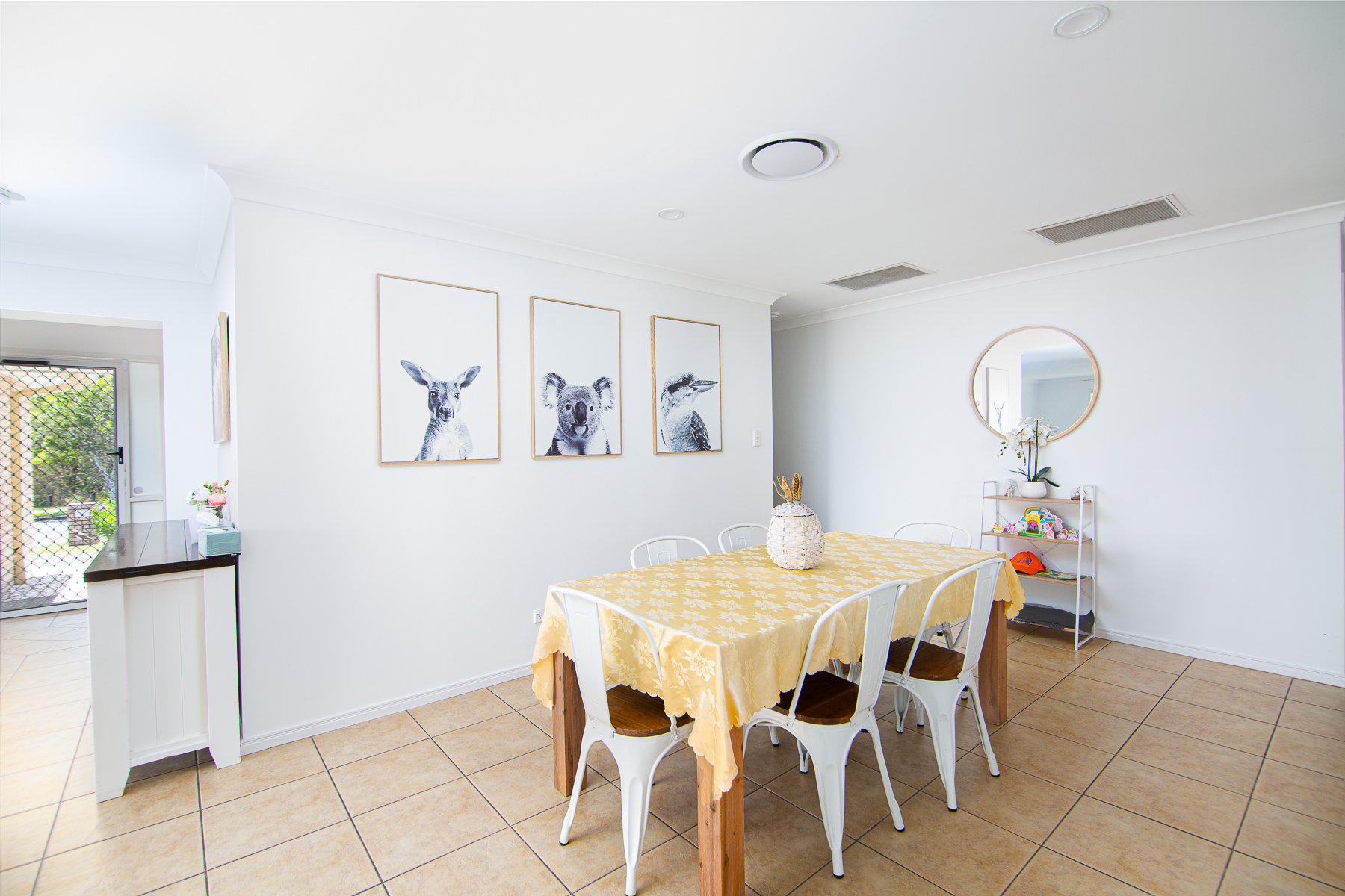 Pimpama retreat: spacious shared areas with fun-filled backyard — Home image 2
