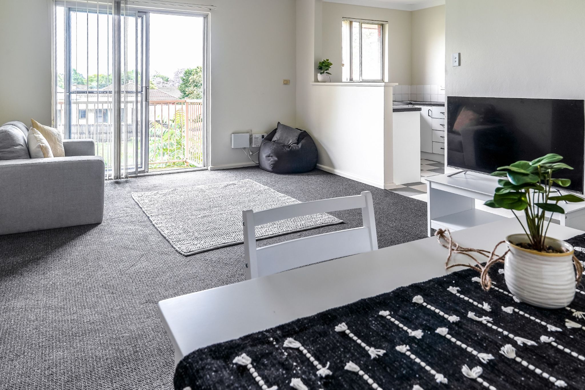 Newly renovated 8x2 bedroom units located in the heart of Penrith — Home image 2