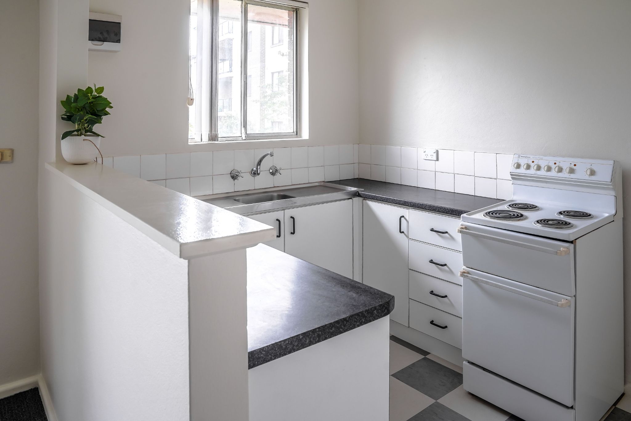 Newly renovated 8x2 bedroom units located in the heart of Penrith — Home image 5