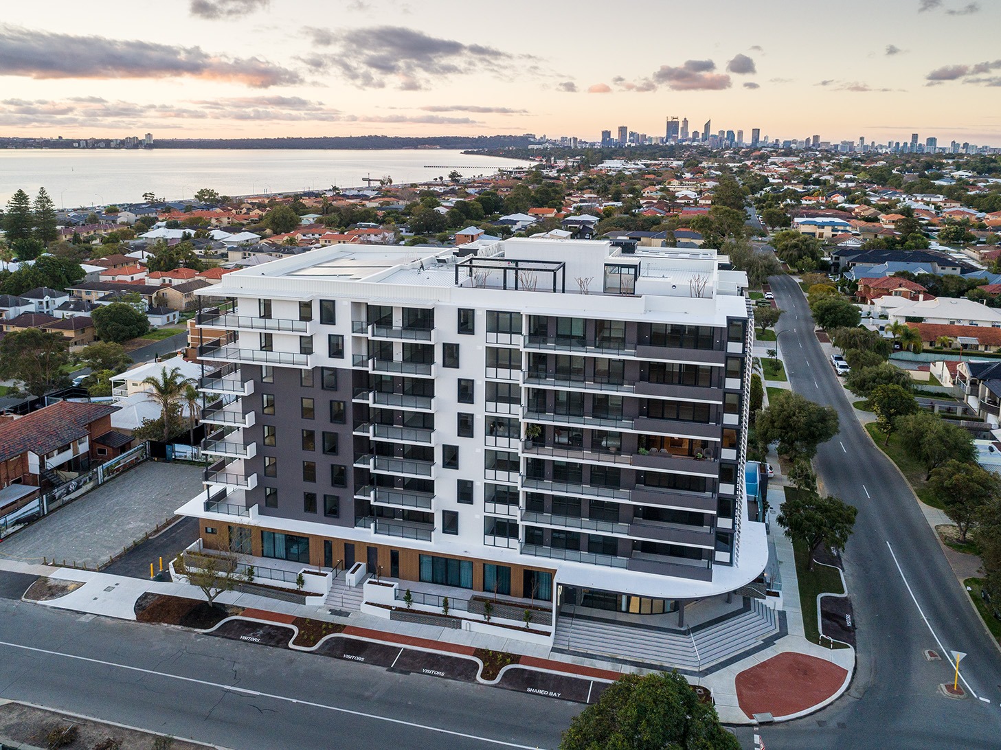 Luxury Living minutes from Perth CBD — Home image 3