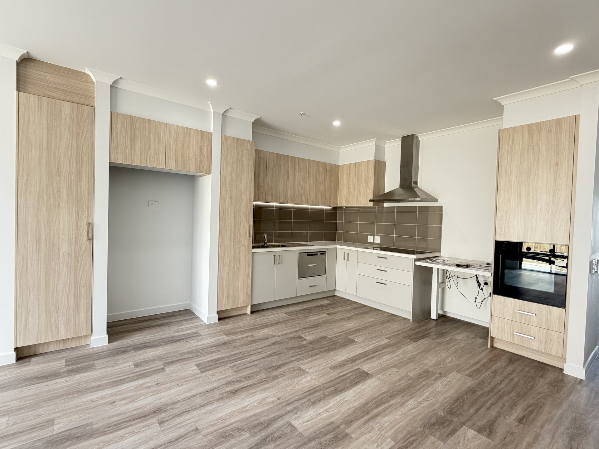 Stylish 3 Bed + OOA HPS SDA Home – Tarneit, Flexible Living — Home image 2