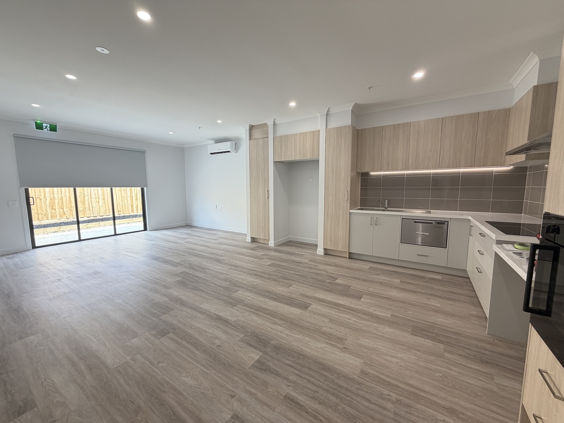 Stylish 3 Bed + OOA HPS SDA Home – Tarneit, Flexible Living — Home image 3