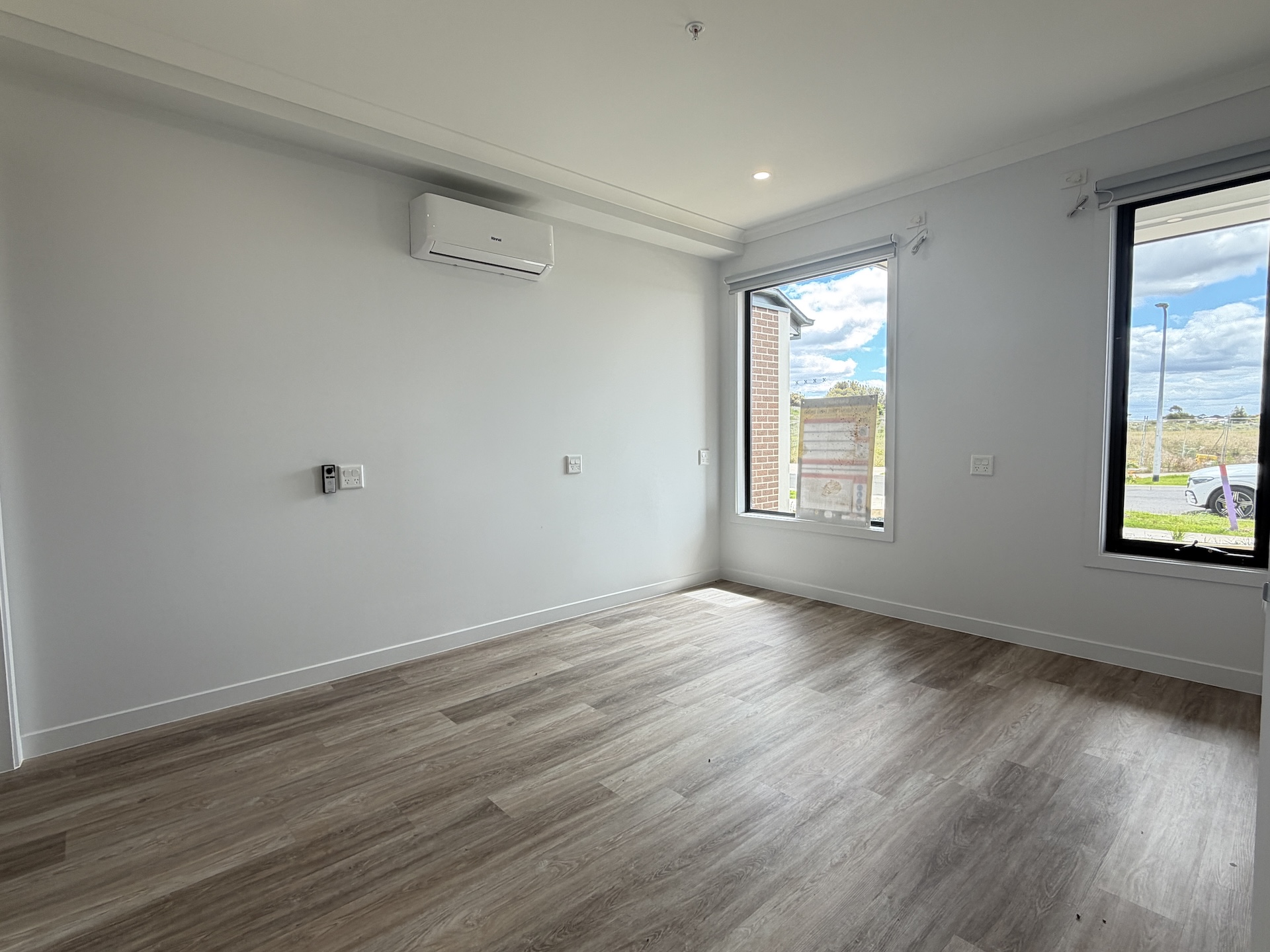 Stylish 3 Bed + OOA HPS SDA Home – Tarneit, Flexible Living — Home image 4