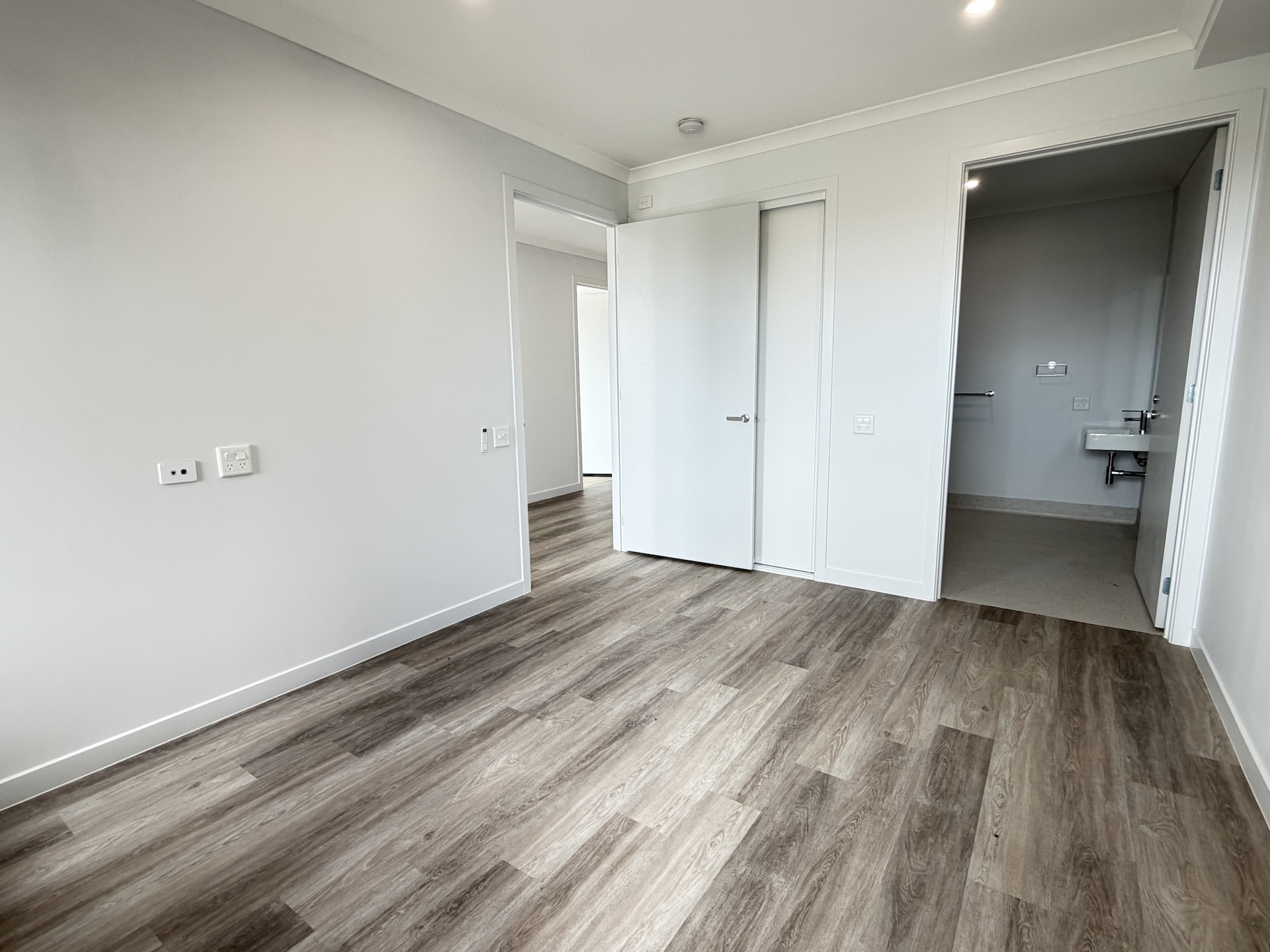 Stylish 3 Bed + OOA HPS SDA Home – Tarneit, Flexible Living — Home image 7