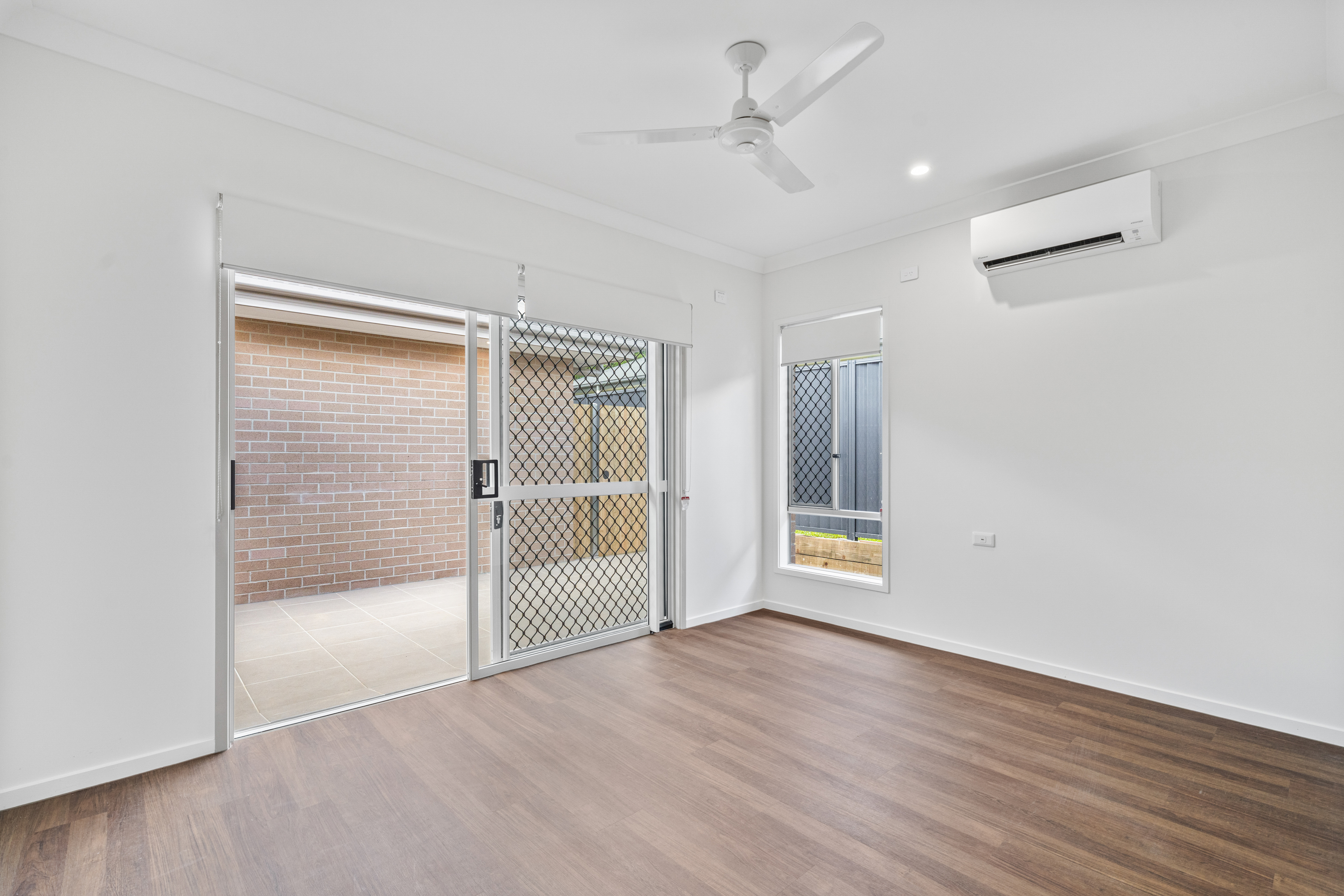 Side by Side High Physical Support Houses, Ormeau — Home image 12