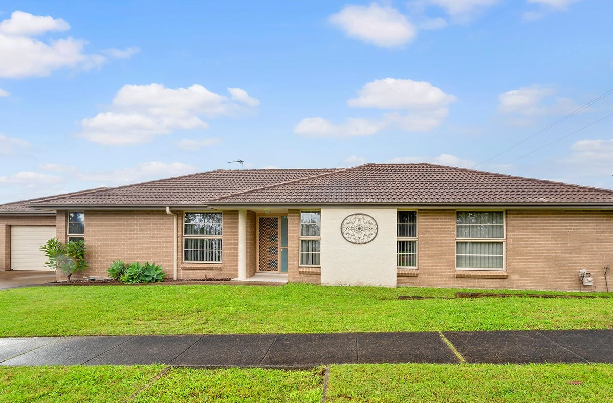 Spacious SIL Home in Woongarrah — Home image 3