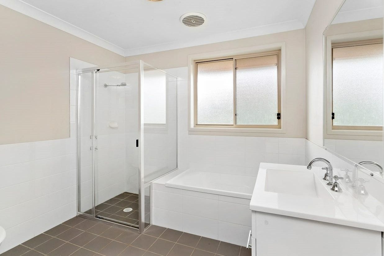 Spacious SIL Home in Woongarrah — Home image 3