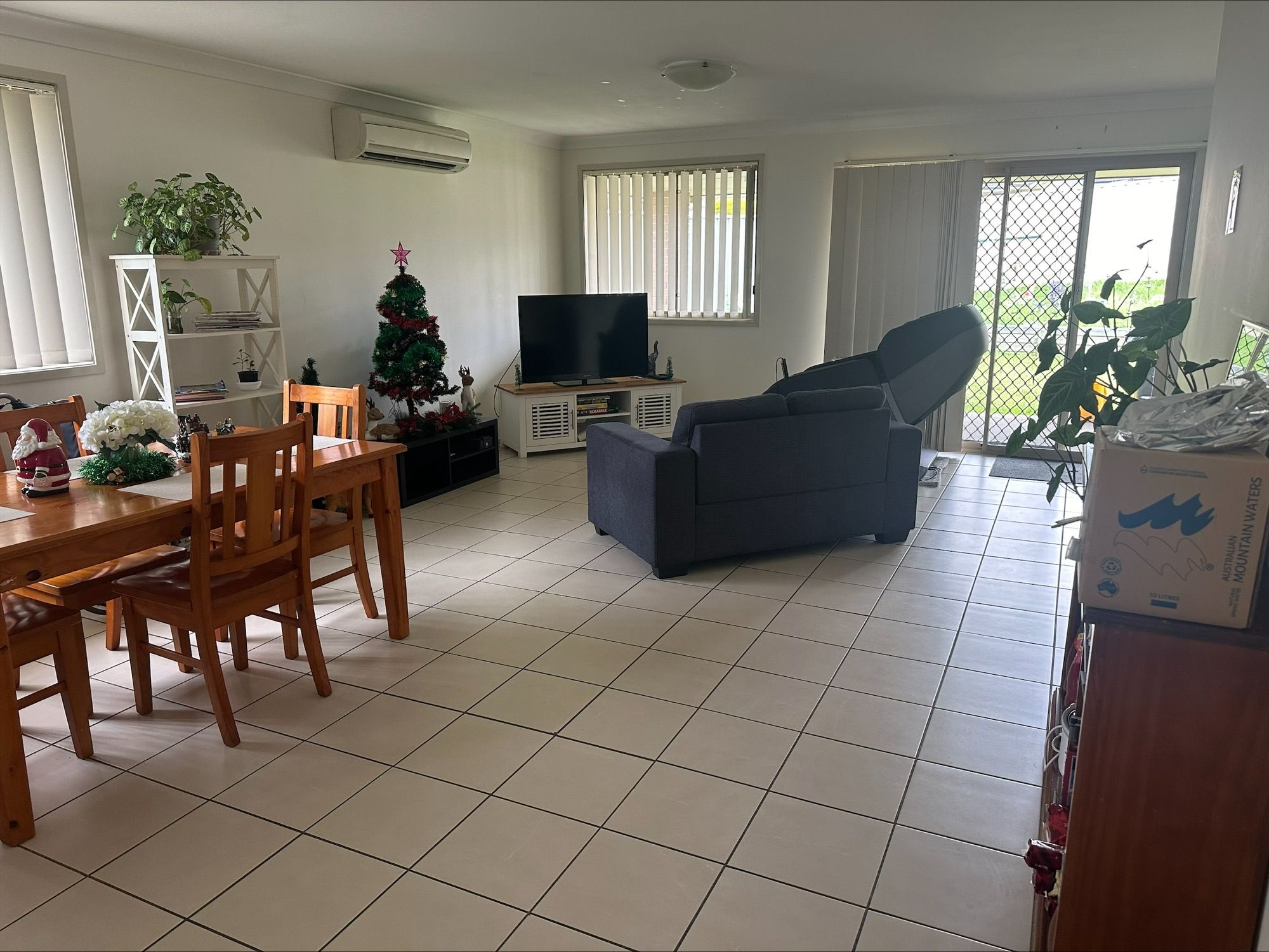 Spacious SIL Home in Woongarrah — Home image 5