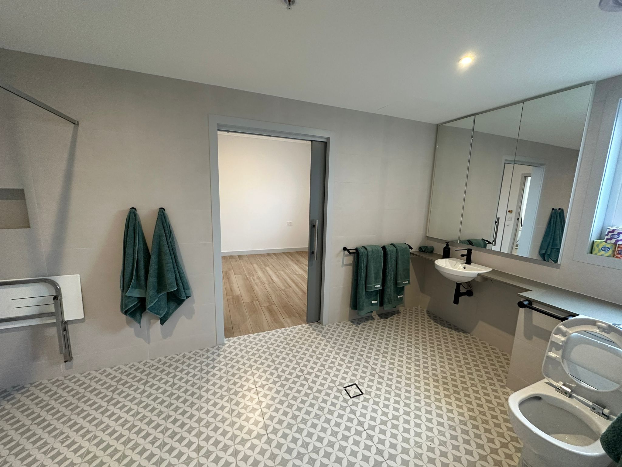 One-Bedroom (with Study) HPS Apartment in Albury — Home image 2