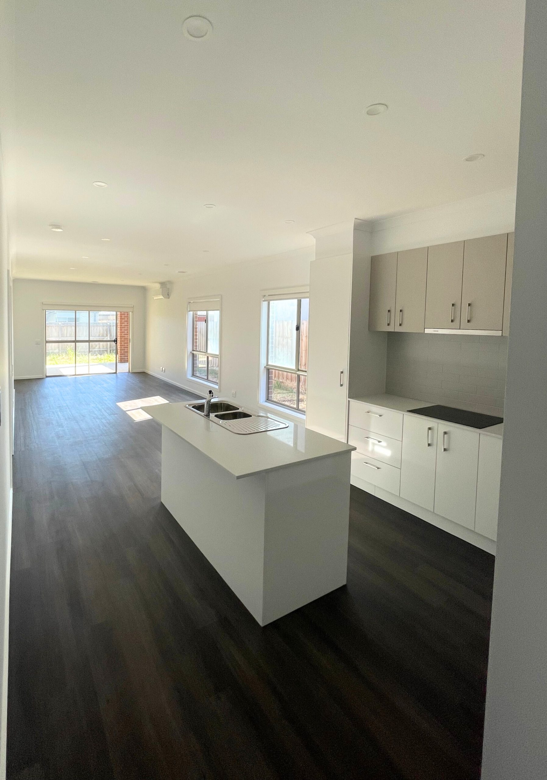 ERVINE, Wyndham Vale, VIC - ROBUST/IL — Home image 3