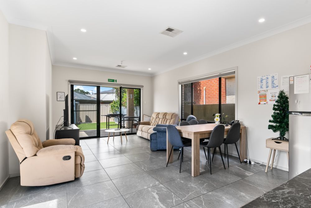 SIL -Cozy & Comfortable Home in Oaklands Park – Perfect for Independent Male — Home image 11