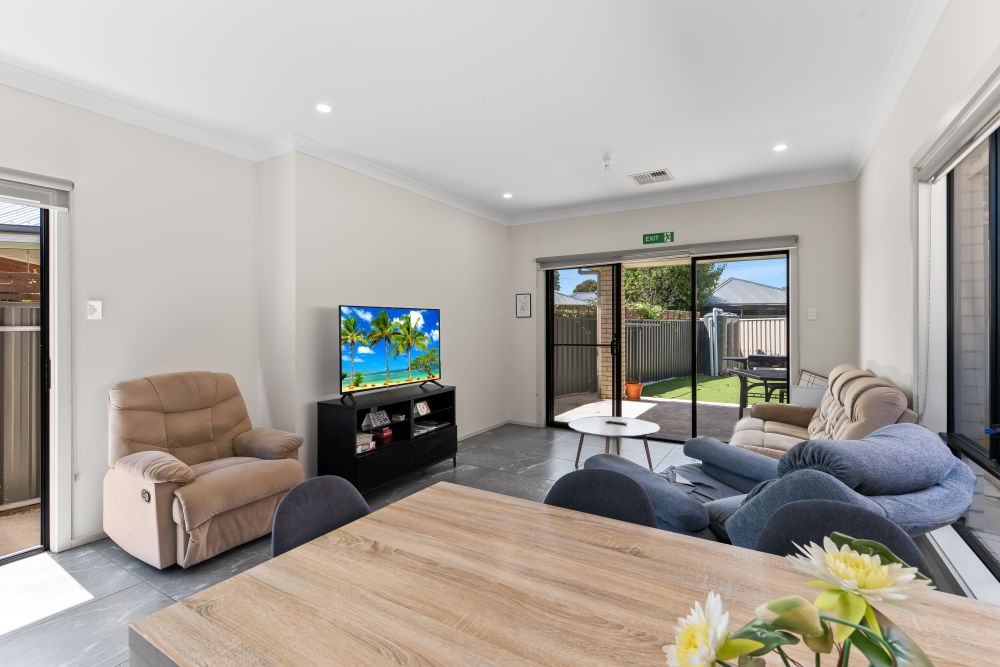 SIL -Cozy & Comfortable Home in Oaklands Park – Perfect for Independent Male — Home image 4