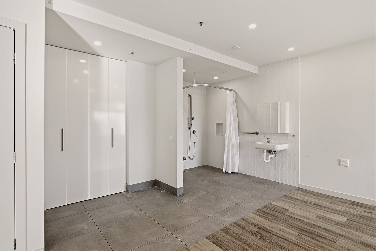 Premium High Physical Support Apartment – Brunswick — Home image 8