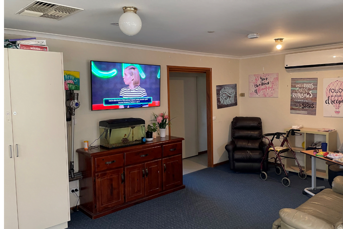 One vacancy in a five bedroom Improved Liveability, spacious home in Mooroopna — Home image 4