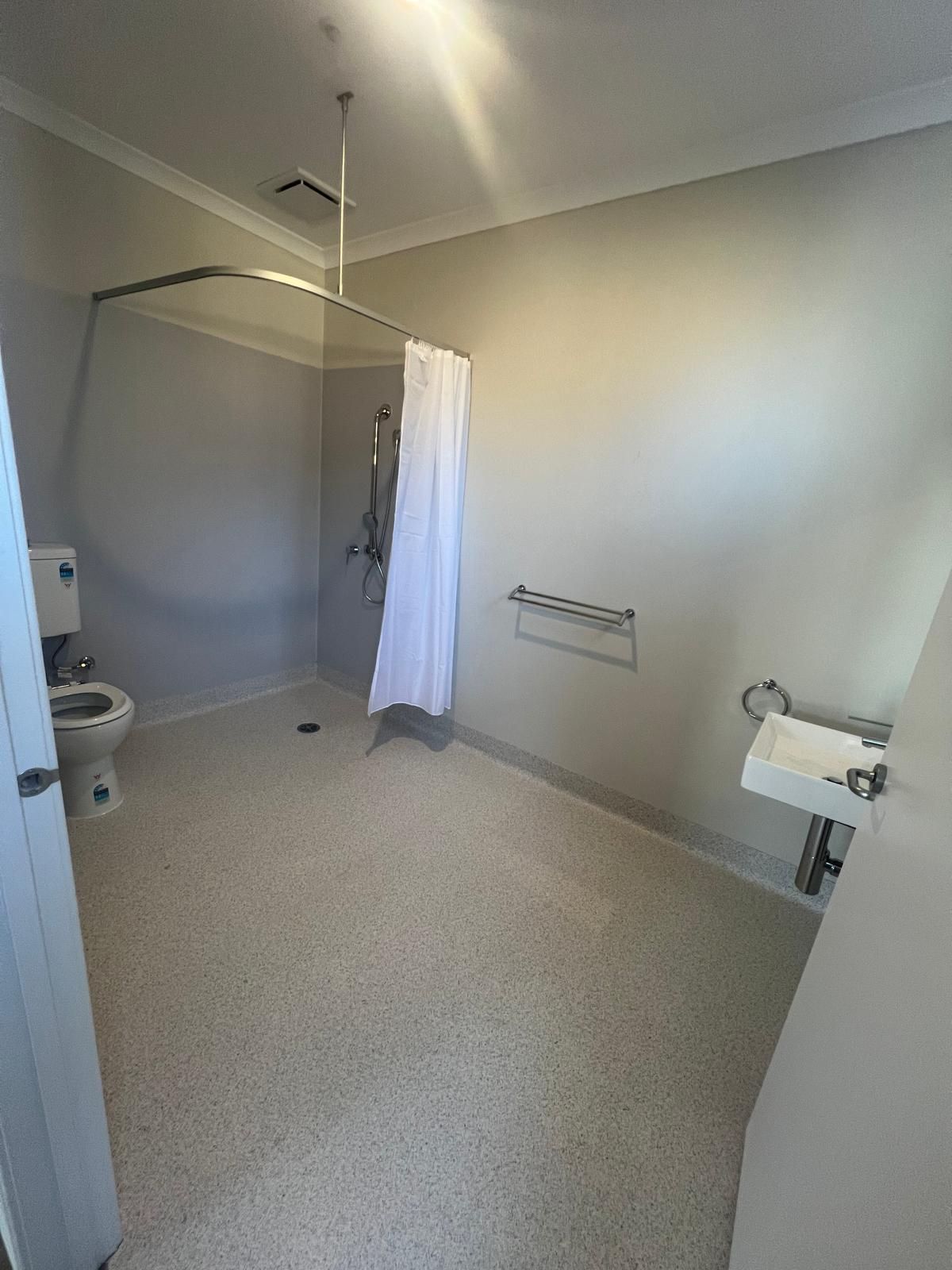 4 BR High Physical Support Home with Ensuites & OOA Room – Tarneit — Home image 3