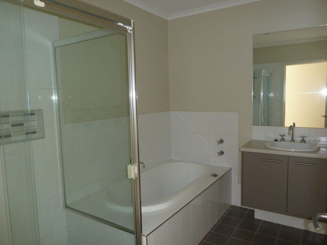 SIL Home in Ropes Crossing — Home image 6