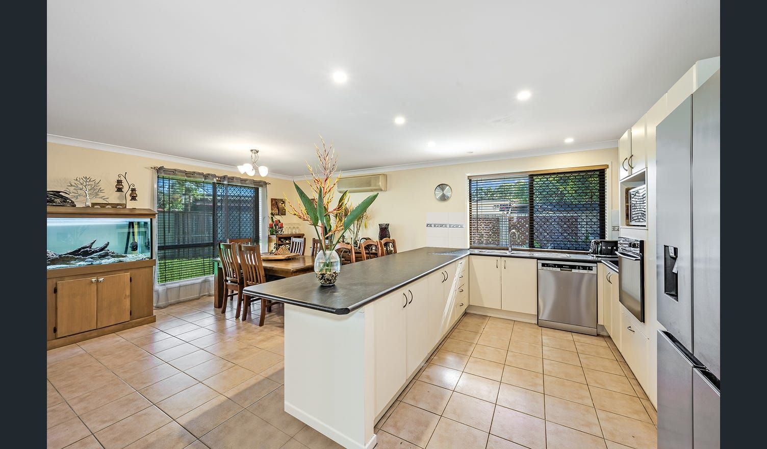 Entertainer House — Home image 4
