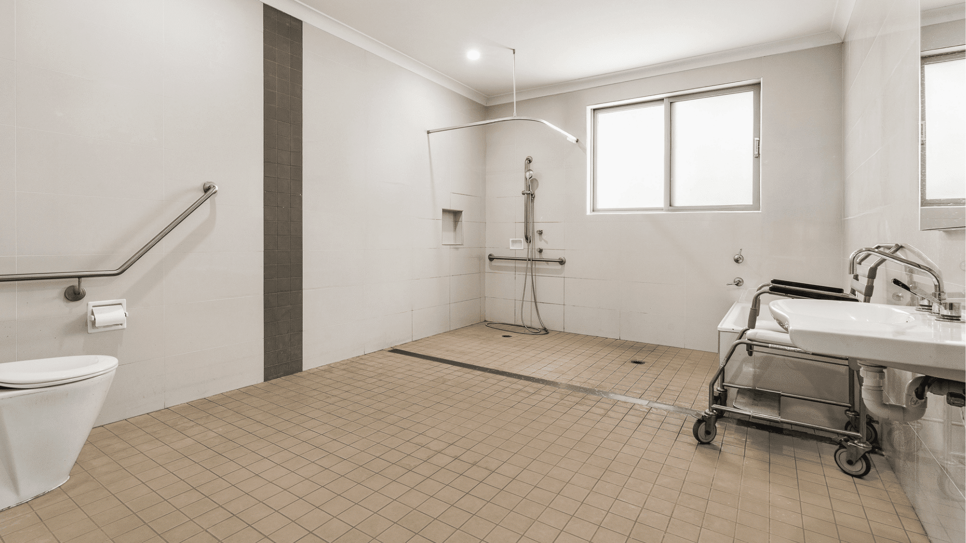 Wahroonga – modern, shared 5-bedroom home — Home image 3