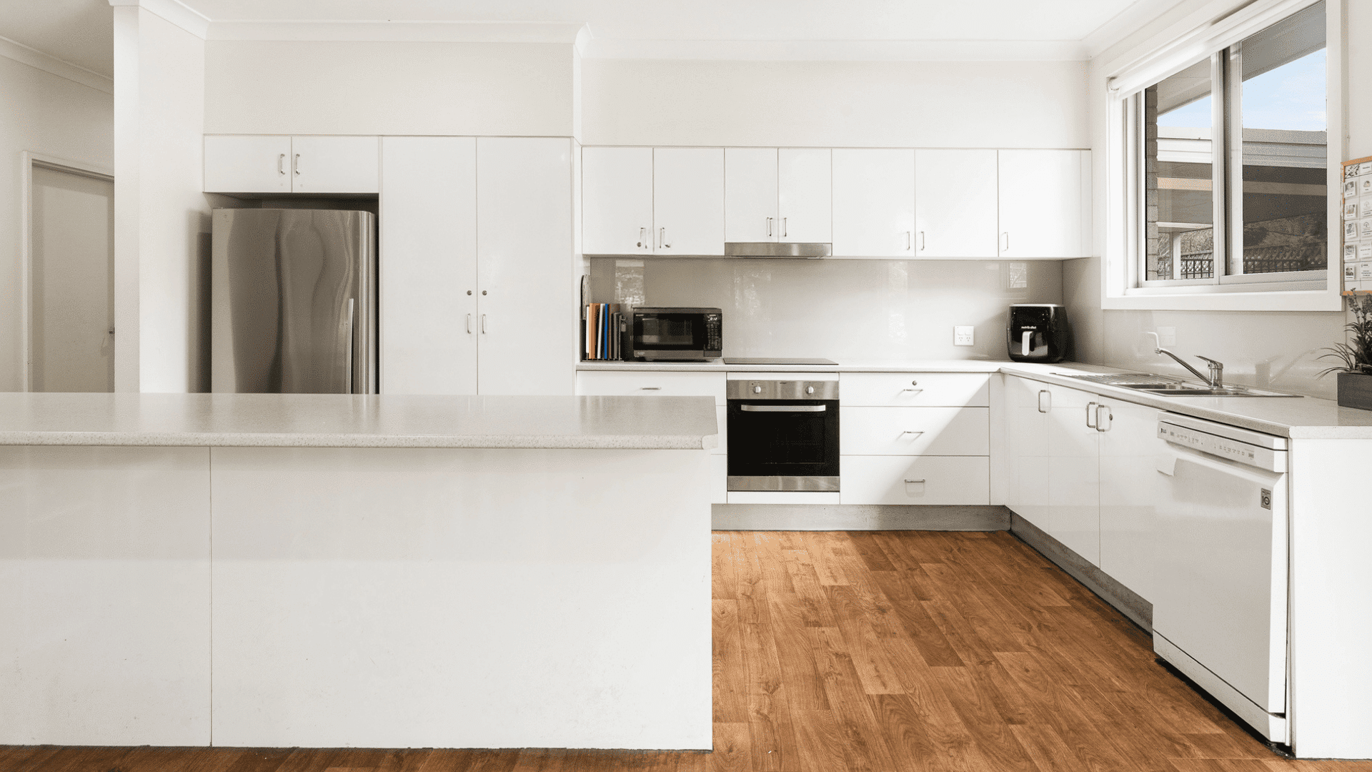 Wahroonga – modern, shared 5-bedroom home — Home image 8